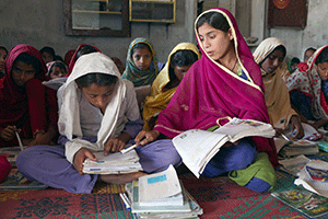 Girls at school in the village of Sanjar Bhatti, Sindh Province, 2013. Credit: Irina Werning/Oxfam GB.